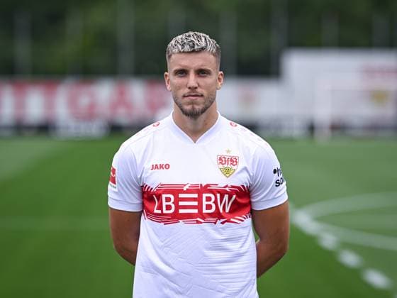 FUSSBALL 1. BUNDESLIGA SAISON 2025 2026 21.07.2025 Fototermin beim VfB Stuttgart auf dem Trainingsgelaende: Ermedin Demirovic