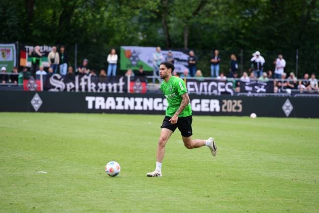 25.07.2025; Rottach-Egern; Fussball, Herren, Saison 2025 2026, Trainingslager Borussia Moenchengladbach Kevin Diks (Gladbach) DFL regulations prohibit any use of photographs as image sequences and or quasi-video. Stadion Am Birkenmoos Bayern Deutschland