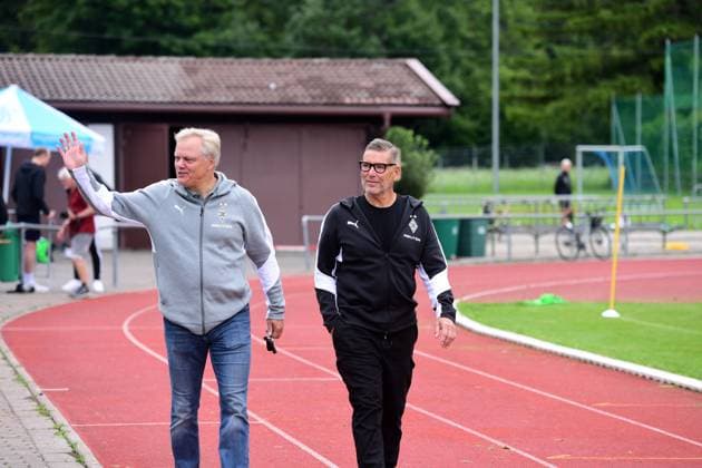 25.07.2025; Rottach-Egern; Fussball, Herren, Saison 2025 2026, Trainingslager Borussia Moenchengladbach v. li. Dr. Stefan Stegemann (Geschaeftsfuehrer Gladbach), Uwe Kamps (Praesidiumsmitglied Gladbach) DFL regulations prohibit any use of photographs as image sequences and or quasi-video. Stadion Am Birkenmoos Bayern Deutschland