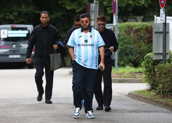 Fussball, Herren, 3.Liga, Saison 2025 2026, TSV 1860 München, Hasan Ismaik, Grünwalder Strasse 114 Hier im Bild der Hasan Ismaik, Mehrheitsgesellschafter beim TSV 1860 München, Investor bei einem Besuch an der Grünwalder Strasse 114, Geschäftsstelle