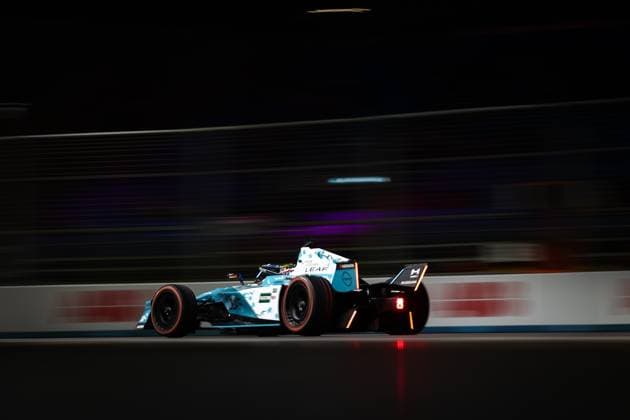 2025 FORMULA E LONDON ePRIX 23 ROWLAND Oliver (gbr), Nissan Formula E Team, Nissan e-4ORCE 05, action during the London ePrix, 15th and 16th round of the 2024-25 ABB FIA Formula E World Championship, WM, Weltmeisterschaft on the ExCel London Circuit from July 25 to 27, 2025 in London, United Kingdom - LondonUnited Kingdom  Copyright: xAndrÃ xFerreirax