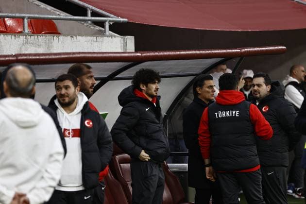 Turkish national football team prepares for UEFA play-off second leg against Hungary BUDAPEST, HUNGARY - MARCH 22: Head coach of Turkiye s national football team Vincenzo Montella and his players walk at the Ferens Puskas Stadium ahead of the UEFA Nations League A B play-off second leg match against Hungary in Budapest, Hungary on March 22, 2025. Budapest Hungary. Editorial use only. Please get in touch for any other usage.  Copyright: x2025xAnadoluxArpadxKuruczx