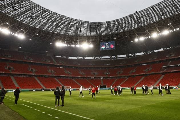 Turkish national football team prepares for UEFA play-off second leg against Hungary BUDAPEST, HUNGARY - MARCH 22: Head coach of Turkiye s national football team Vincenzo Montella and his players walk at the Ferens Puskas Stadium ahead of the UEFA Nations League A B play-off second leg match against Hungary in Budapest, Hungary on March 22, 2025. Budapest Hungary. Editorial use only. Please get in touch for any other usage.  Copyright: x2025xAnadoluxArpadxKuruczx