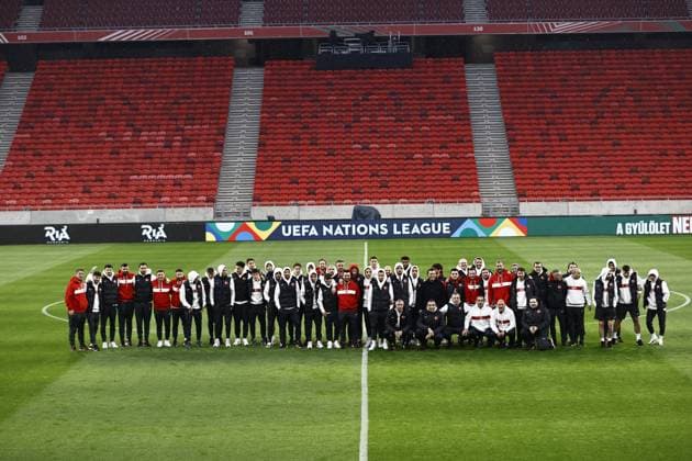 Turkish national football team prepares for UEFA play-off second leg against Hungary BUDAPEST, HUNGARY - MARCH 22: Head coach of Turkiye s national football team Vincenzo Montella and his players walk at the Ferens Puskas Stadium ahead of the UEFA Nations League A B play-off second leg match against Hungary in Budapest, Hungary on March 22, 2025. Budapest Hungary. Editorial use only. Please get in touch for any other usage.  Copyright: x2025xAnadoluxArpadxKuruczx