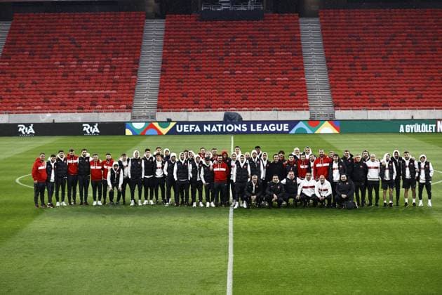 Turkish national football team prepares for UEFA play-off second leg against Hungary BUDAPEST, HUNGARY - MARCH 22: Head coach of Turkiye s national football team Vincenzo Montella and his players walk at the Ferens Puskas Stadium ahead of the UEFA Nations League A B play-off second leg match against Hungary in Budapest, Hungary on March 22, 2025. Budapest Hungary. Editorial use only. Please get in touch for any other usage.  Copyright: x2025xAnadoluxArpadxKuruczx