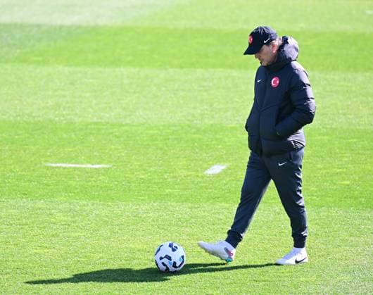Turkish national football team prepares for UEFA play-off second leg against Hungary??????? ISTANBUL, TURKIYE - MARCH 22: Head coach of Turkiye s national football team Vincenzo Montella leads a training session at the TFF Hasan Dogan National Teams Camp and Training Facilities ahead of the UEFA Nations League play-off second leg against Hungary in Istanbul, Turkiye on March 22, 2025. Istanbul Turkey. Editorial use only. Please get in touch for any other usage.  Copyright: x2025xAnadoluxAbdülhamidxHoÅübaÅüx