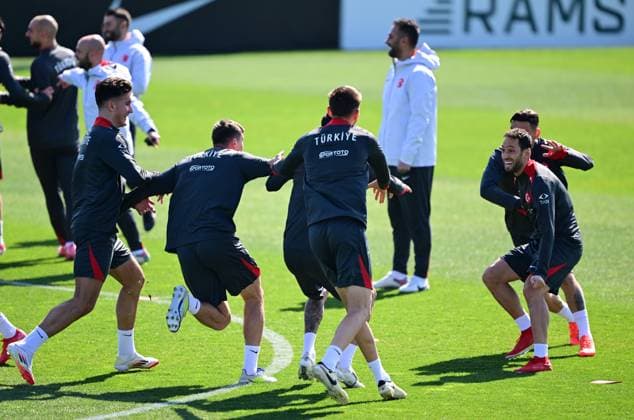 Turkish national football team prepares for UEFA play-off second leg against Hungary??????? ISTANBUL, TURKIYE - MARCH 22: Players of Turkiye s national football team attend a training session at the TFF Hasan Dogan National Teams Camp and Training Facilities ahead of the UEFA Nations League play-off second leg against Hungary in Istanbul, Turkiye on March 22, 2025. Istanbul Turkey. Editorial use only. Please get in touch for any other usage.  Copyright: x2025xAnadoluxAbdülhamidxHoÅübaÅüx