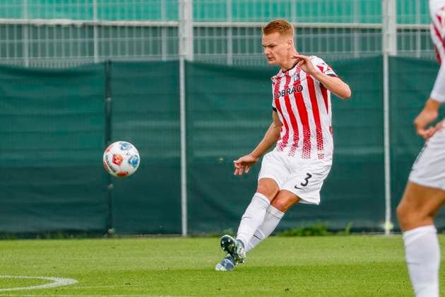 Philipp Lienhart (SC Freiburg, 03) mit einem Pass , Fussball, Testspiel, 2025 2026, SC Freiburg vs. Hamburger SV, 02.08.2025, Europa-Park Stadion, Freiburg im Breisgau, Deutschland Freiburg im Breisgau Europa-Park Stadion Baden-Württemberg Deutschland Copyright: xGrantxHubbsx