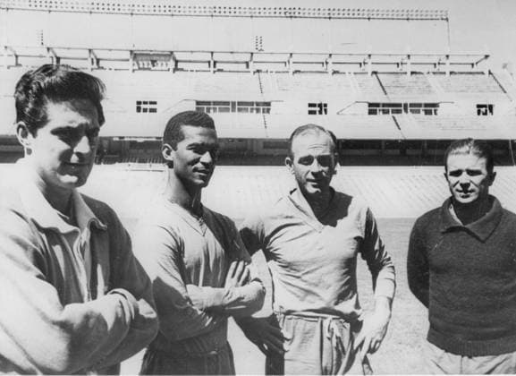 Fussball Spanien Real Madrid U.B.z. v.l. Rial, Didi, Di Stefano und Ferenc Puskas. 1960 !ACHTUNG AUFNAHMEDATUM GESCHÄTZT!