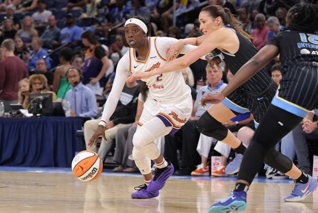CHICAGO, IL - AUGUST 03: Kahleah Copper 2 of the Phoenix Mercury drives to the basket during the first half against the Chicago Sky on August 3, 2025 at Wintrust Arena in Chicago, Illinois. (Photo by Melissa Tamez Icon Sportswire) WNBA, Basketball Damen, USA AUG 03 Phoenix Mercury at Chicago Sky EDITORIAL USE ONLY Icon250803001