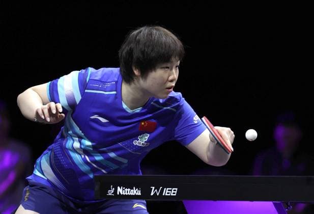(250807) -- YOKOHAMA, Aug. 7, 2025 -- Kuai Man of China hits a return during the women s singles round of 32 match between Kuai Man of China and Kim Nayeong of South Korea at the WTT Champions Yokohama 2025 in Yokohama, Japan, Aug. 7, 2025. ) (SP)JAPAN-YOKOHAMA Table tennis, Tischtennis WTT CHAMPIONS YOKOHAMA-WOMEN S SINGLES YuexChenxing