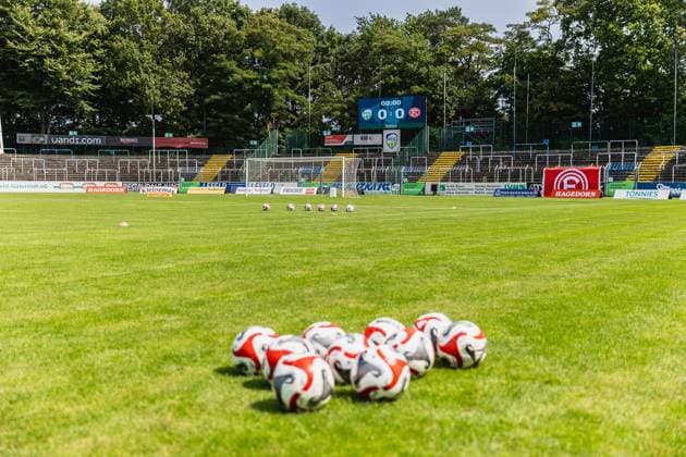 09.08.2025, xkwix, Fußball, Regionalliga West, FC Gütersloh - Fortuna Düsseldorf 2, Ohlendorf Stadion im Heidewald: Anzeigetafel im leeren Stadion NRW Deutschland