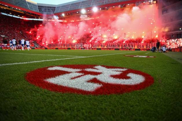 09.08.2025, xmohx, Fussball 2. Bundesliga, 1. FC Kaiserslautern - FC Schalke 04 emspor, v.l. Symbolfoto, Symbolbild, Symbol Fans, Zuschauer, Publikum, Tribuene Choreo, Choreografie, Choreographie Pyro, Pyrotechnik, Bengalo, Rauch, Feuerwerk (DFL DFB REGULATIONS PROHIBIT ANY USE OF PHOTOGRAPHS as IMAGE SEQUENCES and or QUASI-VIDEO) Kaiserslautern