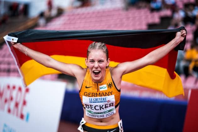 European U20 Athletics Championships; Tampere, 10.08.2025 Jana Marie BECKER (GER) celebrates with flag after her win in the 800 Metres Women at the European U20 Athletics Championships in Tampere (Finland) on Sunday, 10.08.2025 Copyright: xBEAUTIFULxSPORTS UlfxSchillerx