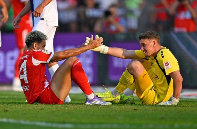 RECORD DATE NOT STATED 12.08.2025, Fussball Bundesliga 2025 2026, Freundschaftsspiel, Grasshopper Club Zürich - FC Bayern München - im Stadion am Letzigrund, Zürich (Schweiz). v.l. Luis Diaz (FC Bayern München) und Torwart Nocolas Glaus (Grasshopper Club Zürich)