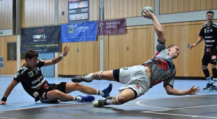 13.08.2025 - Handball - Saison 2025 2026 - Testspiel - Freundschaftsspiel : HC Erlangen HCE - TV Großwallstadt - - xwoxzix - Florian Scheerer (10, HC Erlangen HCE ) Axel Skaarnaess (25, TV Großwallstadt )