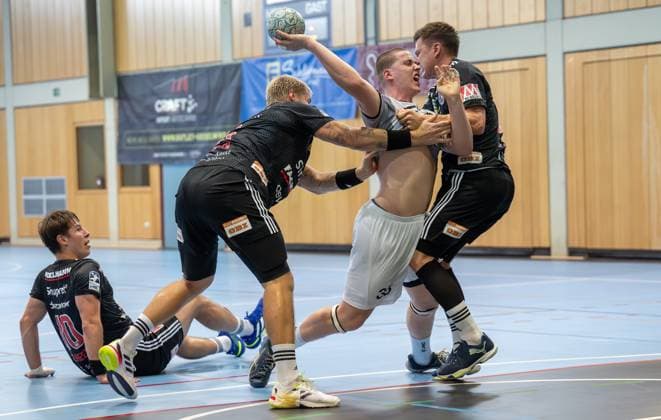 13.08.2025 - Handball - Saison 2025 2026 - Testspiel - Freundschaftsspiel : HC Erlangen HCE - TV Großwallstadt - - xwoxzix - Florian Scheerer (10, HC Erlangen HCE ) Marek Nissen (6, HC Erlangen HCE ) Christoph Steinert ( 44, HC Erlangen HCE ) gegen Axel Skaarnaess (25, TV Großwallstadt )