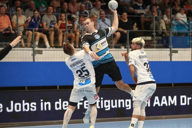15.08.2025, xgox, Handball, Wartburg Cup, ThSV Eisenach - Skanderborg Handbold emspor v.l. Max Beneke (Eisenach) wirft Tor, Torschuetze, erzielt Tor, Treffer, scores the goal Eisenach