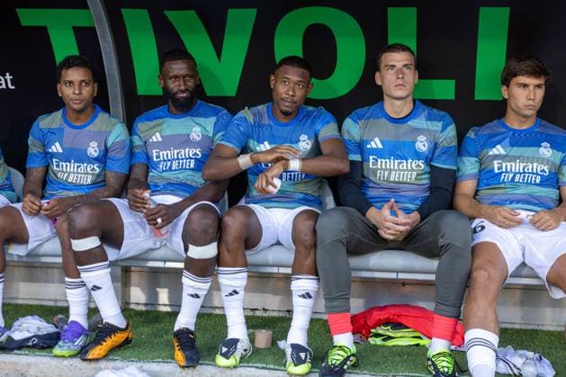 12.08.2025, Tivoli Stadion, Innsbruck, AUT, Testspiel, WSG Tirol vs Real Madrid, im Bild v.l. Rodrygo (Madrid), Antonio Rüdiger (Madrid), David Alaba (Madrid), Torwart Andriy Lunin (Madrid), Eduardo Camavinga (Madrid) v.l. Rodrygo (Madrid), Antonio Rüdiger (Madrid), David Alaba (Madrid), Torwart Andriy Lunin (Madrid), Eduardo Camavinga (Madrid) during an International Friendly, Länderspiel, Nationalmannschaft match between WSG Tirol and Real Madrid Tivoli Stadion in Innsbruck, Austria on 2025 08 12. Expa Innsbruck