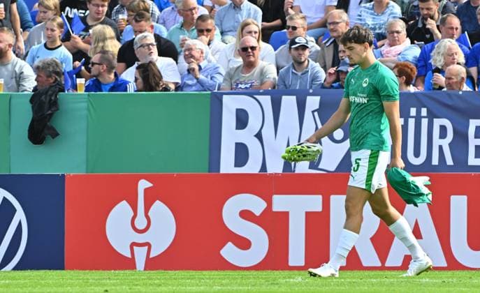 17.08.2025 - Fussball - Saison 2025 2026 - DFB Pokal Vereinspokal - 01. Runde: TUS Blau Weiß BW Lohne BWL - SpVgg Greuther Fürth ( Kleeblatt ) - Sportfoto Zink MeZi - xmexzix - regulations prohibit any use of photographs as image sequences and or quasi-video - Reno Münz Muenz (5, SpVgg Greuther Fürth )