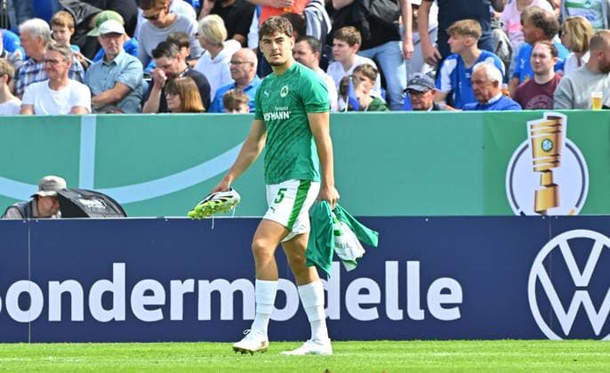 17.08.2025 - Fussball - Saison 2025 2026 - DFB Pokal Vereinspokal - 01. Runde: TUS Blau Weiß BW Lohne BWL - SpVgg Greuther Fürth ( Kleeblatt ) - Sportfoto Zink MeZi - xmexzix - regulations prohibit any use of photographs as image sequences and or quasi-video - Reno Münz Muenz (5, SpVgg Greuther Fürth )