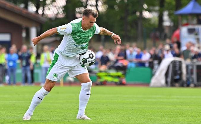 17.08.2025 - Fussball - Saison 2025 2026 - DFB Pokal Vereinspokal - 01. Runde: TUS Blau Weiß BW Lohne BWL - SpVgg Greuther Fürth ( Kleeblatt ) - Sportfoto Zink MeZi - xmexzix - regulations prohibit any use of photographs as image sequences and or quasi-video - Felix Klaus (30, SpVgg Greuther Fürth )