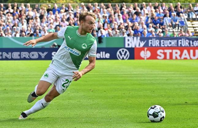 17.08.2025 - Fussball - Saison 2025 2026 - DFB Pokal Vereinspokal - 01. Runde: TUS Blau Weiß BW Lohne BWL - SpVgg Greuther Fürth ( Kleeblatt ) - Sportfoto Zink MeZi - xmexzix - regulations prohibit any use of photographs as image sequences and or quasi-video - Jannik Dehm ( 23, SpVgg Greuther Fürth )