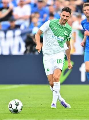 17.08.2025 - Fussball - Saison 2025 2026 - DFB Pokal Vereinspokal - 01. Runde: TUS Blau Weiß BW Lohne - SpVgg Greuther Fürth ( Kleeblatt ) - Sportfoto Zink - xwoxzix - regulations prohibit any use of photographs as image sequences and or quasi-video - Branimir Hrgota (10, SpVgg Greuther Fürth ) Freisteller Einzelbild