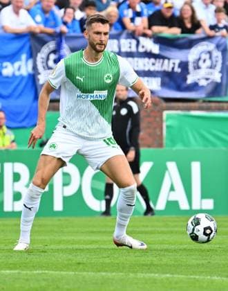17.08.2025 - Fussball - Saison 2025 2026 - DFB Pokal Vereinspokal - 01. Runde: TUS Blau Weiß BW Lohne - SpVgg Greuther Fürth ( Kleeblatt ) - Sportfoto Zink - xwoxzix - regulations prohibit any use of photographs as image sequences and or quasi-video - Felix Higl (18, SpVgg Greuther Fürth )