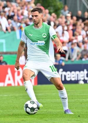 17.08.2025 - Fussball - Saison 2025 2026 - DFB Pokal Vereinspokal - 01. Runde: TUS Blau Weiß BW Lohne - SpVgg Greuther Fürth ( Kleeblatt ) - Sportfoto Zink - xwoxzix - regulations prohibit any use of photographs as image sequences and or quasi-video - Branimir Hrgota (10, SpVgg Greuther Fürth ) Freisteller Einzelbild