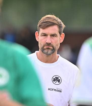 17.08.2025 - Fussball - Saison 2025 2026 - DFB Pokal Vereinspokal - 01. Runde: TUS Blau Weiß BW Lohne BWL - SpVgg Greuther Fürth ( Kleeblatt ) - Sportfoto Zink MeZi - xmexzix - regulations prohibit any use of photographs as image sequences and or quasi-video - Thomas Kleine ( Trainer SpVgg Greuther Fürth )