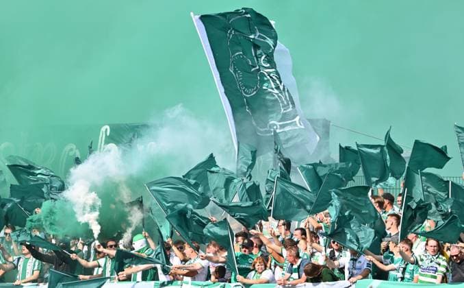 17.08.2025 - Fussball - Saison 2025 2026 - DFB Pokal Vereinspokal - 01. Runde: TUS Blau Weiß BW Lohne - SpVgg Greuther Fürth ( Kleeblatt ) - Sportfoto Zink - xwoxzix - regulations prohibit any use of photographs as image sequences and or quasi-video - Greutherfürthfans Fans Fanblock Kleeblattfans - Pyro Pyrotechnik Bengalos Bengalfackel Rauch