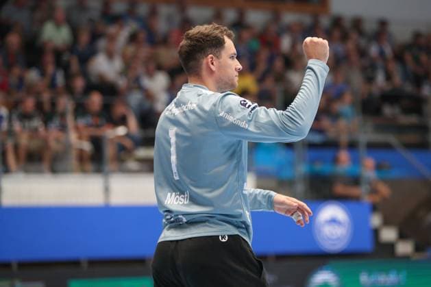 17.08.2025, xgox, Handball - Wartburg Cup ThSV Eisenach - TBV Lemgo-Lippe emspor, v.l. Constantin Moestl (Möstl, Lemgo, 1) Jubelt ueber gehaltenen Ball, abgewehrt, gehalten, Torhueter Eisenach