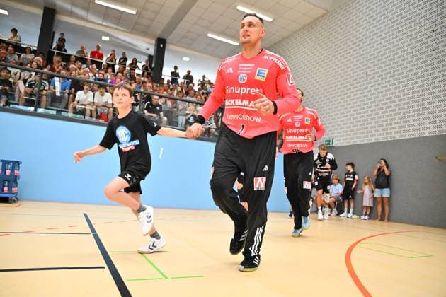 19.08.2025 - Handball - Saison 2025 2026 - Testspiel - Freundschaftsspiel : HC Erlangen HCE - Bregenz Handball - - xwoxzix - Dario Quenstedt (1, HC Erlangen HCE ) lä