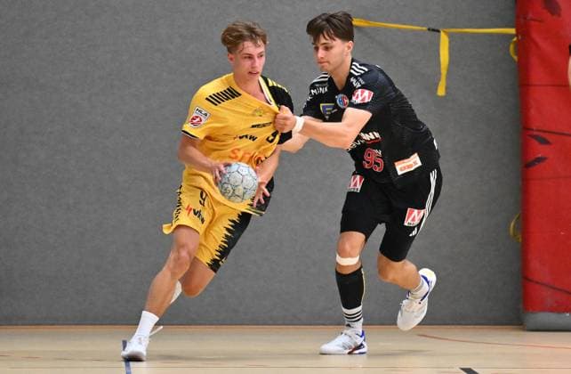 19.08.2025 - Handball - Saison 2025 2026 - Testspiel - Freundschaftsspiel : HC Erlangen HCE - Bregenz Handball - - xwoxzix - Florian Steuer Wieser (9, Bregenz Handball ) Tim Gömmel Goemmel (95, HC Erlangen HCE )