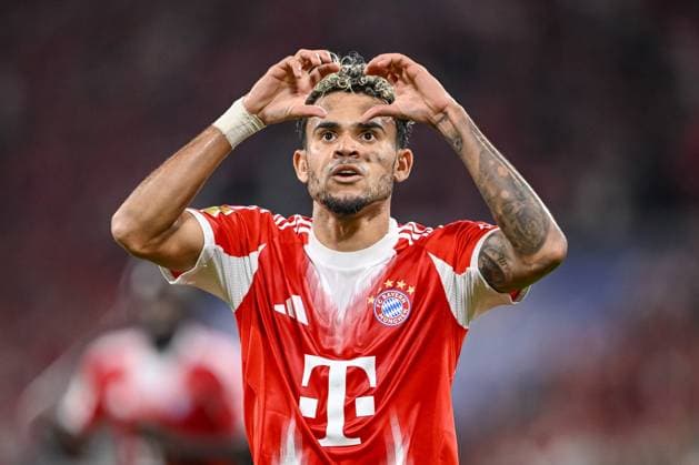 Sport Bilder des Tages Luis Diaz (Bayern Muenchen) Torjubel, jubelt nach seinem treffer zum 2:0 waehrend des spiels der Bundesliga zwischen FC Bayern München und RB Leipzig, Allianz Arena am 22. August 2025 in München, Deutschland. (Foto von Harry Langer DeFodi Images) +++ Luis Diaz (Bayern Muenchen) celebrates after scoring his team s second goal during the Bundesliga match between FC Bayern München and RB Leipzig at Allianz Arena on August 22, 2025 in München, Germany. (Photo by Harry Langer DeFodi Images) DFL regulations prohibit any use of photographs as image sequences and or quasi-video. (Photo by Harry Langer DeFodi Images) DFL regulations prohibit any use of photographs as image sequences and or quasi-video.