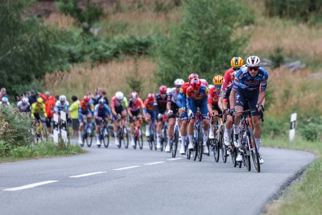 Sport Bilder des Tages Radsport UCI ProSeries Men Elite LIDL Deutschland Tour 2025 Etappe 3 Arnsberg - Kassel am 23.08.2025 Das Peloton