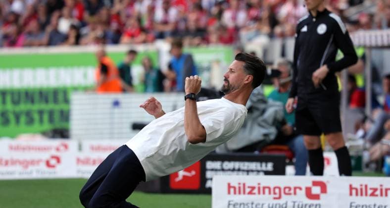 Sport Bilder des Tages 23.08.25 SC Freiburg - FC Augsburg Deutschland, Freiburg, 23.08.2025, Fussball, Bundesliga, SC Freiburg - FC Augsburg: Sandro Wagner (Trainer FC Augsburg).