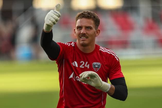 August 23, 2025, Washington Dc, District Of Columbia, USA: Washington, D.C.: D.C. United goalkeeper Jordan Farr (24) gestures to fans during warmups before an MLS, Fussball Herren, USA game on Saturday, August 23rd, 2025 at Audi Field. The DC United and Inter Miami CF played to a 1-1 draw. Washington Dc USA - ZUMAp258 20250823_znp_p258_011 Copyright: xStevexPrakopex