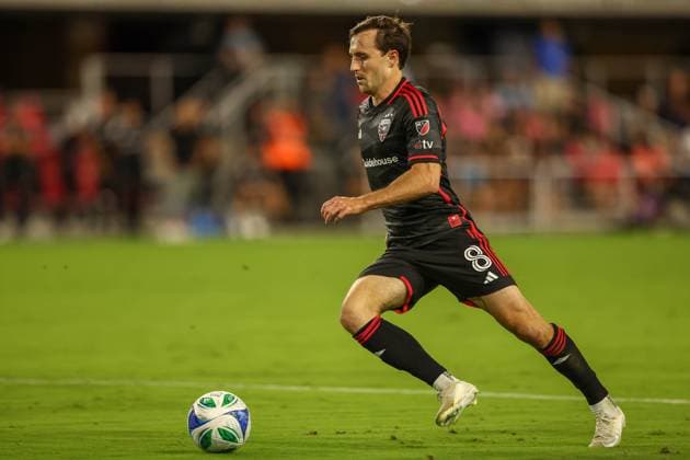 August 23, 2025, Washington Dc, District Of Columbia, USA: Washington, D.C.: D.C. United midfielder Jared Stroud (8) dribbles the ball during an MLS, Fussball Herren, USA game on Saturday, August 23rd, 2025 at Audi Field. The DC United and Inter Miami CF played to a 1-1 draw. Washington Dc USA - ZUMAp258 20250823_znp_p258_013 Copyright: xStevexPrakopex