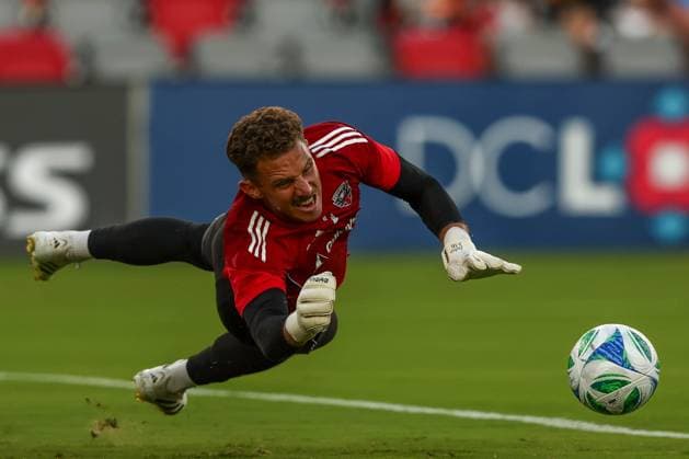August 23, 2025, Washington Dc, District Of Columbia, USA: Washington, D.C.: D.C. United goalkeeper Jordan Farr (24) dives for a ball during warmups before an MLS, Fussball Herren, USA game on Saturday, August 23rd, 2025 at Audi Field. The DC United and Inter Miami CF played to a 1-1 draw. Washington Dc USA - ZUMAp258 20250823_znp_p258_031 Copyright: xStevexPrakopex