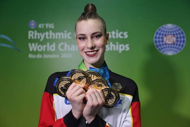 Darja Varfolomeev, GER, presenting her five gold medals after 2025 World Rhythmic gymnastics, Rhythmische Sportgymnastik, RSG championships in Rio de Janeiro; 24 08 2025;