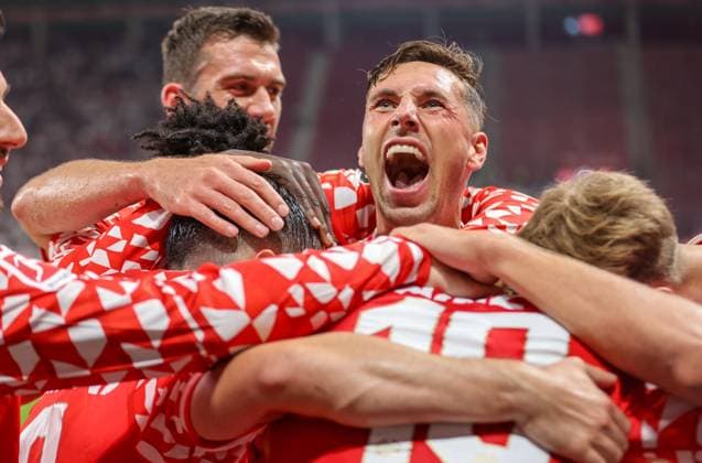 DEU, Mainz, FSV Mainz 05 vs Rosenborg Trondheim, Conference League, UEFA, MEWA Arena, Qualifikation, im Bild: Nadiem Amiri (Mainz 05 10) erzielt das Tor zum 4:1, Jubel mit dem Team, Freude, Dominik Kohr (Mainz 05 31) DFB DFL REGULATIONS PROHIBIT ANY USE OF PHOTOGRAPHS AS IMAGE SEQUENCES AND OR QUASI-VIDEO, 28.08.2025, Copyright: HMBxMedia HendrikxHamelau