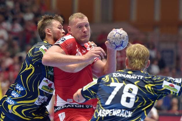 Dainis Kristopans (MT Melsungen 10) (am Ball), Steven Plucnar Jacobsen (Rhein-Neckar Loewen 9) (L), Edwin Aspenbaeck (Rhein-Neckar Loewen 78) , GER, MT Melsungen - Rhein-Neckar Loewen, Handball, 1. Bundesliga, 1. Spieltag, Saison 2025 2026, 29.08.2025, GER, MT Melsungen - Rhein-Neckar Loewen, Handball, 1. Bundesliga, 1. Spieltag, Saison 2025 2026, 29.08.2025 Kassel Copyright: xEibner-Pressefotox xRolandxSippelx EP_RSL
