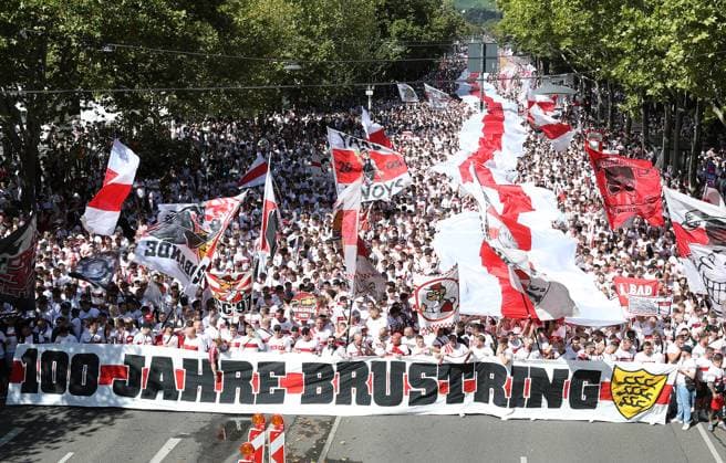 30.08.25 VfB Stuttgart - Borussia Mönchengladbach Deutschland, Stuttgart, 30.08.2025, Fussball, Bundesliga, VfB Stuttgart - Borussia Mönchengladbach: Fan Karawane.