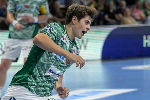 im Bild v.l.: Leo Prantner (Fuechse Berlin), Action, Kampf, kaempft um den Ball, Tor, Treffer, Jubel, Torjubel, Freude, Begeisterung, feiert, GER, Berlin, Handball, Fuechse Berlin vs Bergischer HC, DAIKIN Handball-Bundesliga, in der Max Schmeling Halle, 31.08.2025, Copyright: HMBxMedia UwexKoch