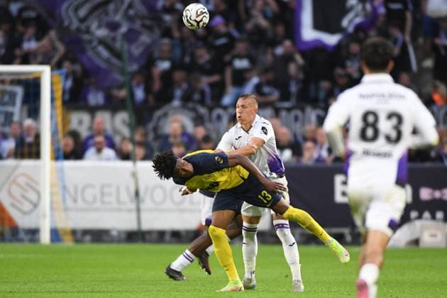 Union s Kevin Rodriguez and Anderlecht s Ludwig Augustinsson pictured in action during a soccer match between Royale Union Saint-Gilloise and RSC Anderlecht, Sunday 31 August 2025 in Brussels, on day 6 of the 2025-2026 Jupiler Pro League first division of the Belgian championship. JILLxDELSAUX  x132970944x