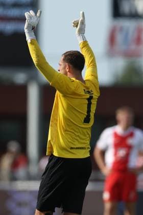 SPAKENBURG , 06 09-2025 , Sportpark de Westmaat , season 2025 2026 , Dutch Tweede divisie football , match between IJsselmeervogels and BVV Barendrecht , picture shows Goalkeeper Barendrecht Bradley van der Meer Celebrating the goal IJsselmeervogels - Barendrecht  x30882944x Copyright: