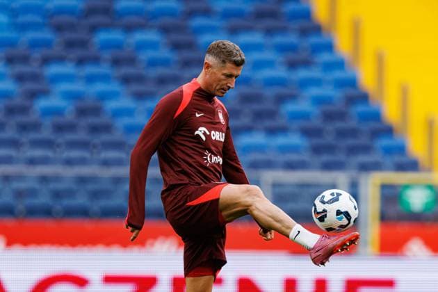 Robert Lewandowski seen during Official press conference, PK, Pressekonferenz and training of Polish National football team before World Cup 2026 European qualification game against Finland (Maciej Rogowski Ball Raw Images) Chorzow Slaski Stadium Poland Copyright: xMaciejxRogowskix maciejrogowski_poland_trainingbeforefinland_06092025-008