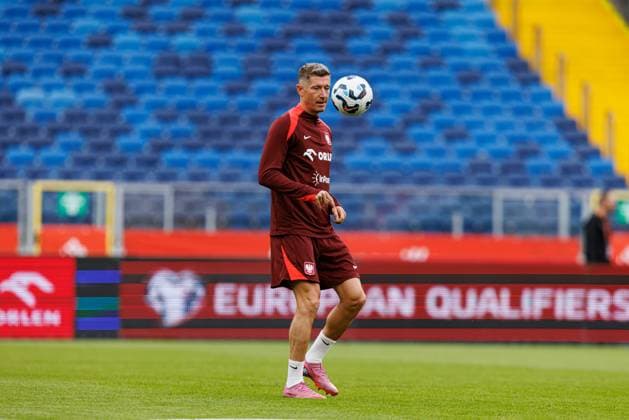 Robert Lewandowski seen during Official press conference, PK, Pressekonferenz and training of Polish National football team before World Cup 2026 European qualification game against Finland (Maciej Rogowski Ball Raw Images) Chorzow Slaski Stadium Poland Copyright: xMaciejxRogowskix maciejrogowski_poland_trainingbeforefinland_06092025-016